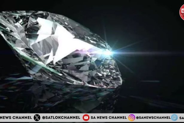 Surat Diamond Company मंदी से जूझ रही सूरत की हीरा कंपनी ने 50,000 कर्मचारियों को दी 10 दिनों की छुट्टी