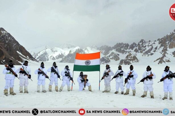 Siachen Glacier सियाचिन ग्लेशियर, एक हिमनद 